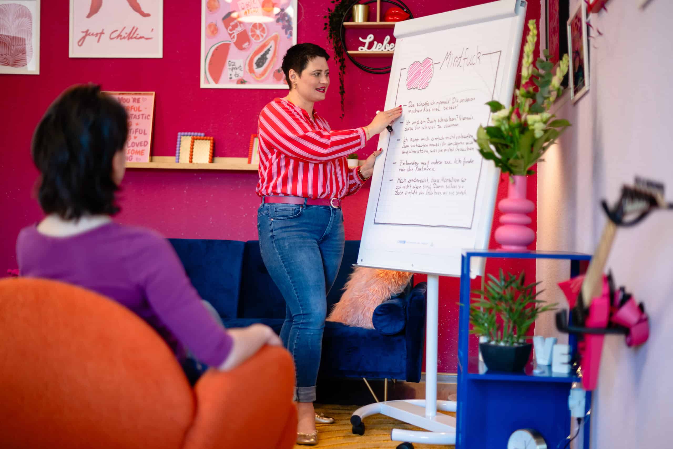 Hi, ich bin Luisa, Expertin für Mindfuck & Inner Change nach Frau Dr. Bock und zertifizierte Master Coach (DBCA) aus Berlin. Ich begleite Coaching für Frauen, die im Alltag Großes leisten – Job, Familie, Verantwortung – und sich innerlich trotzdem wackelig fühlen. Hier findest du Inspiration, Methoden und kraftvolle Impulse, um dich neu zu sortieren und Klarheit zu schaffen.