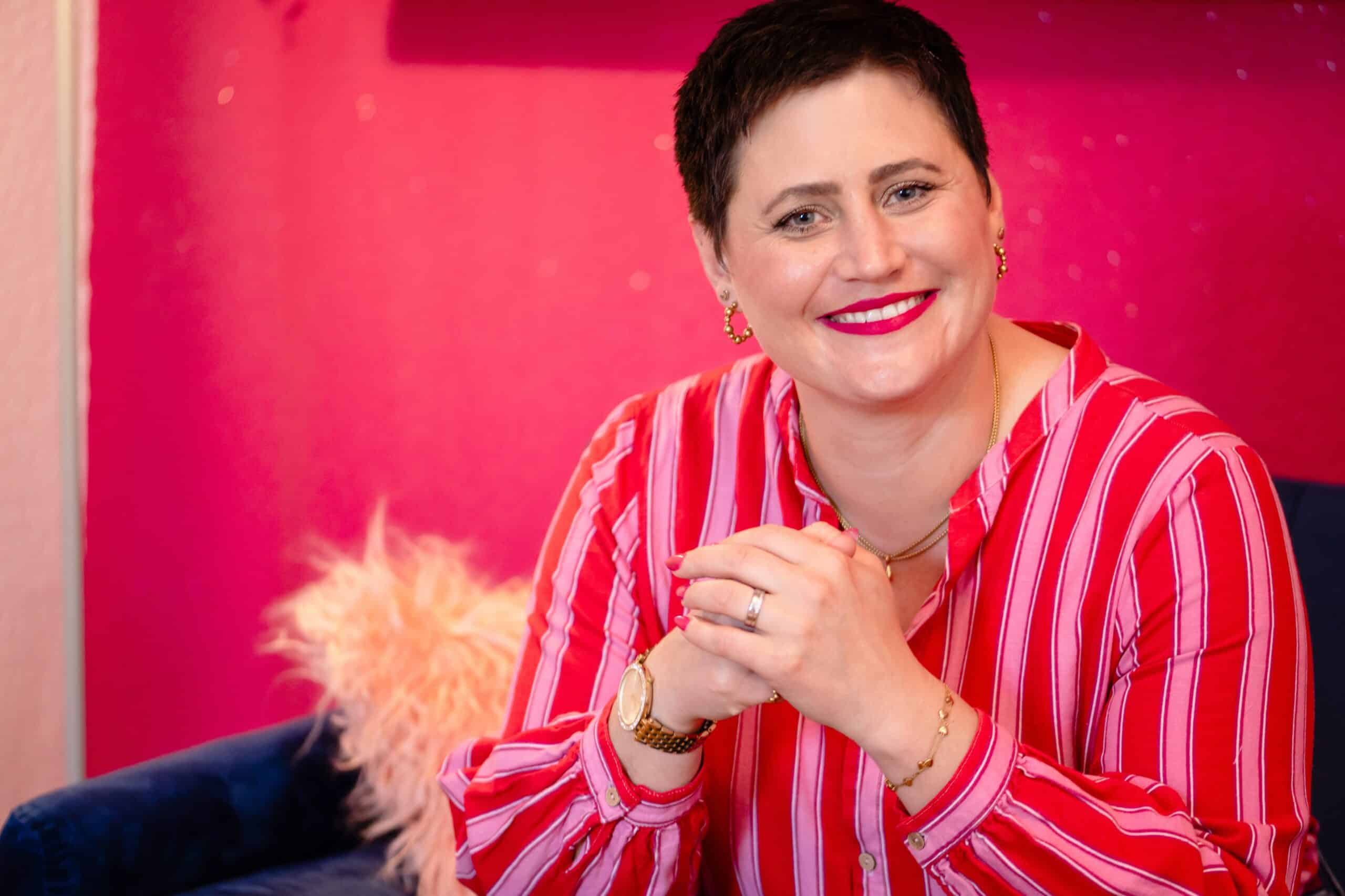 Luisa Riffel, Life Coach und Business Coach für Frauen in Berlin Charlottenburg. Sie begleitet Frauen in beruflichen und persönlichen Wendepunkten zu mehr Klarheit, Selbstvertrauen, Selbstführung und neuen Perspektiven im Leben und im Beruf.